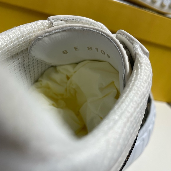 Fendi low top logo sneaker - Picture 6 of 6